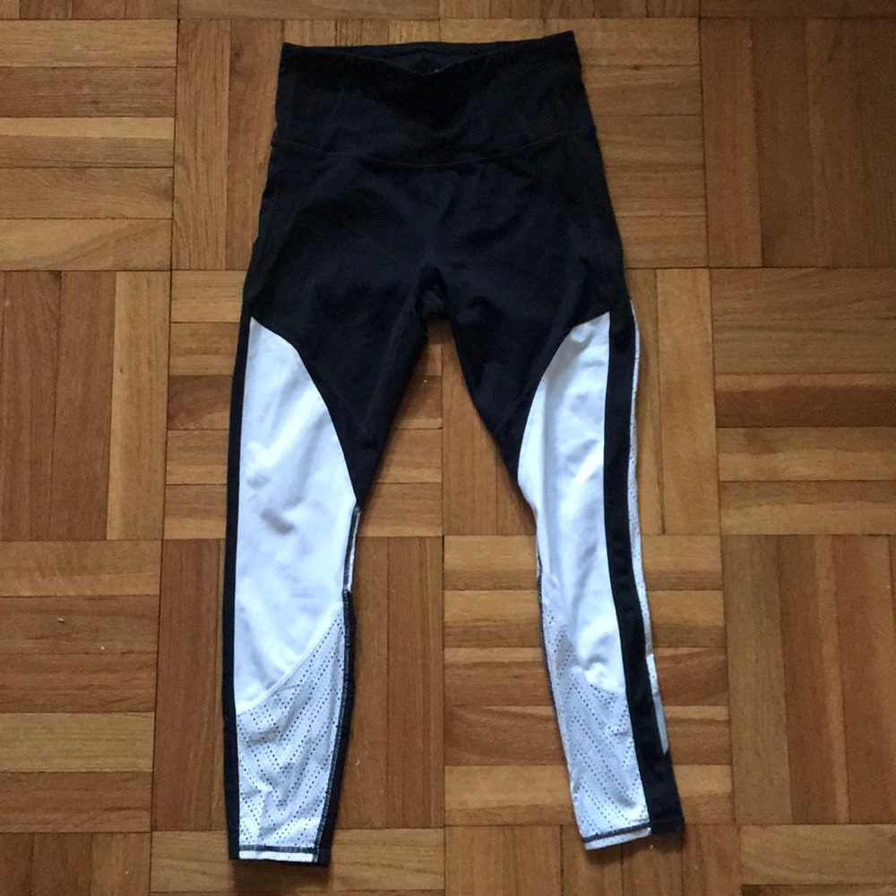 Athleta Black/White Precision Tight Size S